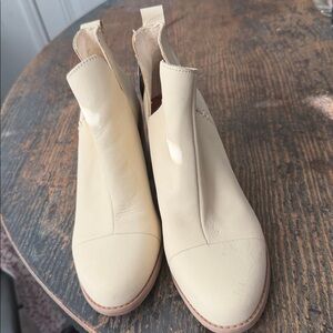 Tom's women boot sz 8 new no box